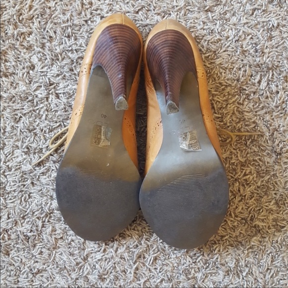 Aldo Tan Leather Tie Up Front Booties - size 9 - Picture 7 of 7